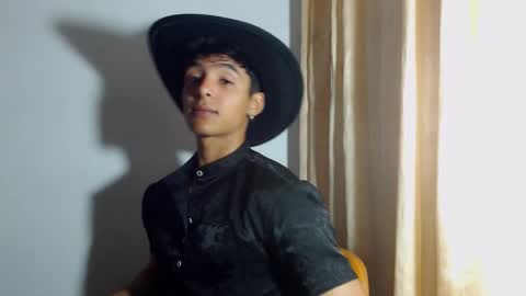 Snapshot of lewis_ly chatting on December 17, 2025, 5:30 pm i am lewis ly EDUARDO MEMDOZA15 online show from December 17, 2025, 5:30 pm