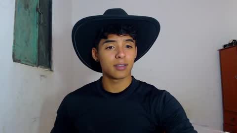 i  am lewis ly EDUARDO MEMDOZA15 online show from April 27, 2026, 5:22 pm