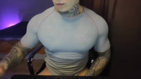 Snapshot of lewis_muscleee chatting on April 4, 2026, 5:32 pm blablablack online show from April 4, 2026, 5:32 pm