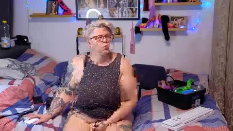 Snapshot of lexi2810 chatting on January 14, 2025, 8:59 pm Lexi und Lex online show from January 14, 2025, 8:59 pm