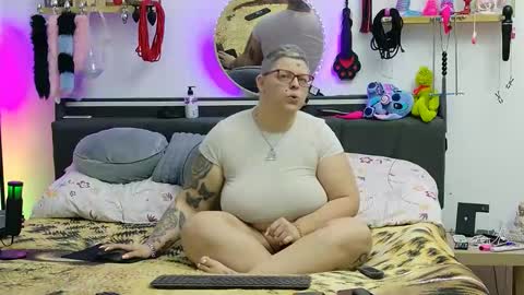 Snapshot of lexi2810 chatting on December 2, 2025, 7:03 am Lexi und Lex online show from December 2, 2025, 7:03 am