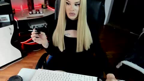 Snapshot of lexxymiss chatting on November 14, 2025, 11:31 am eva lexy you may call me Miss online show from November 14, 2025, 11:31 am