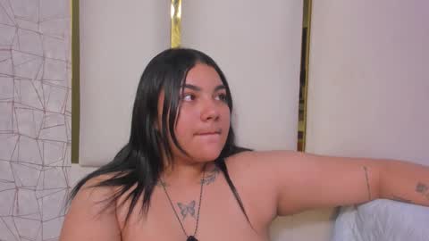 lexy and mia online show from December 16, 2025, 3:06 pm