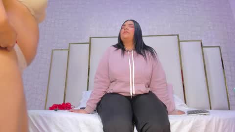 lexy and mia online show from December 17, 2025, 3:12 am