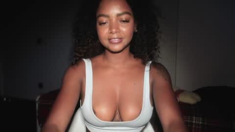Snapshot of lexy_squirt_queen chatting on July 28, 2026, 4:05 pm LEXY - Independent account online show from July 28, 2026, 4:05 pm
