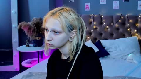 Lexy online show from February 19, 2025, 10:23 am