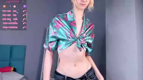 Lexy online show from November 22, 2025, 11:42 am