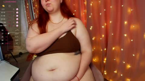 Snapshot of leyaloveee chatting on June 5, 2026, 6:52 am Your Leya online show from June 5, 2026, 6:52 am