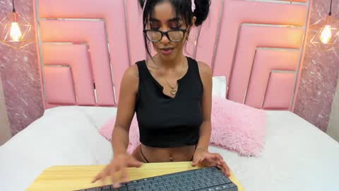 Leyla online show from January 6, 2025, 12:46 pm