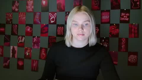 Snapshot of leyla_le chatting on September 15, 2025, 6:35 am Leyla online show from September 15, 2025, 6:35 am