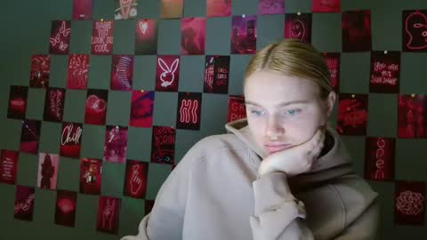 Snapshot of leyla_le chatting on September 30, 2025, 6:40 am Leyla online show from September 30, 2025, 6:40 am