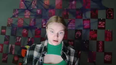 Snapshot of leyla_le chatting on October 21, 2025, 6:03 am Leyla online show from October 21, 2025, 6:03 am