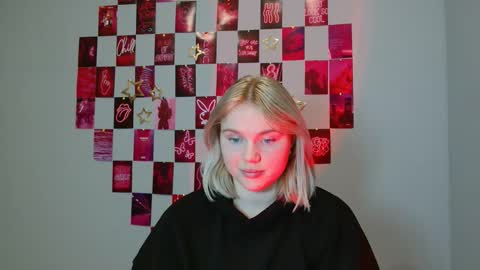 Snapshot of leyla_le chatting on November 26, 2025, 7:09 am Leyla online show from November 26, 2025, 7:09 am