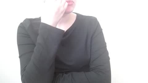 Leyla online show from May 4, 2026, 6:09 am