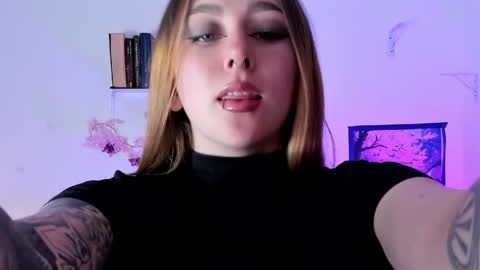Snapshot of leyla_miller_ chatting on June 1, 2026, 3:36 pm Leyla Miller online show from June 1, 2026, 3:36 pm