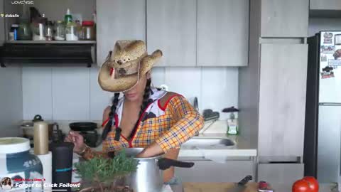 INSTA leylasteel model         online show from June 22, 2026, 5:43 pm