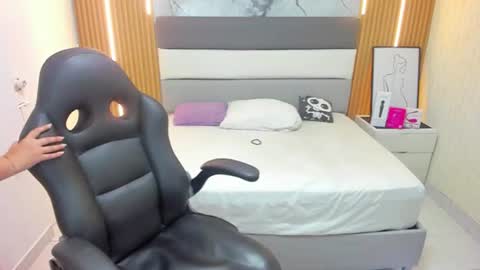 Snapshot of leynabraun chatting on June 30, 2026, 12:39 pm online show from June 30, 2026, 12:39 pm