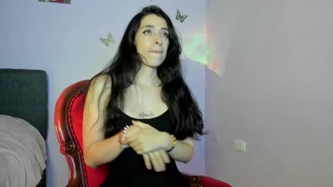 Snapshot of leynamadrigal chatting on March 9, 2025, 5:00 am Leyna online show from March 9, 2025, 5:00 am