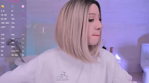 Snapshot of lezy_liza chatting on November 12, 2025, 4:13 am Lisa online show from November 12, 2025, 4:13 am