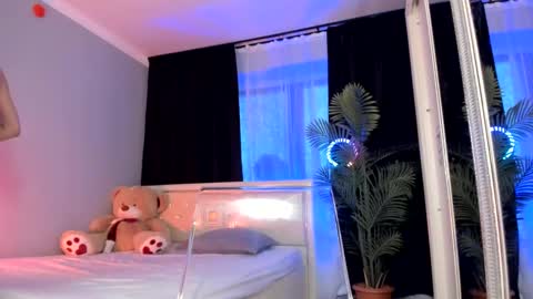 Snapshot of li_baby chatting on February 28, 2025, 1:47 pm Shaya MILKY BOOBS online show from February 28, 2025, 1:47 pm