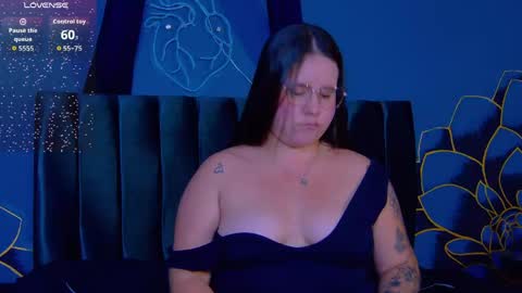 Snapshot of lia_avalon chatting on May 22, 2026, 11:38 am Lia Avalon online show from May 22, 2026, 11:38 am