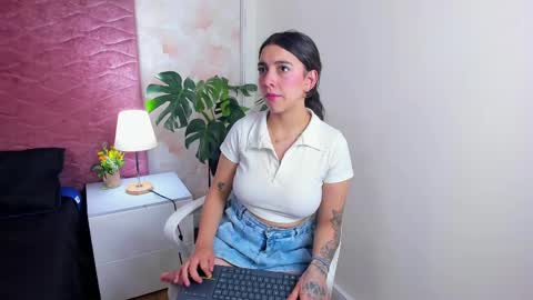 Lia online show from April 20, 2026, 8:21 pm