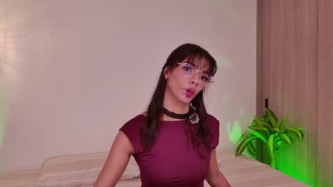 Lia online show from May 1, 2026, 5:12 am