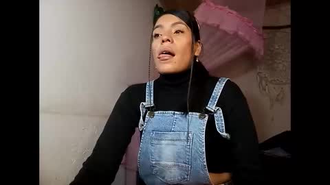 Snapshot of lia_hottie chatting on January 28, 2025, 10:01 pm Lia online show from January 28, 2025, 10:01 pm