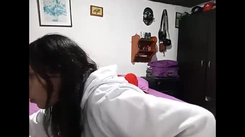 Snapshot of lia_hottie chatting on February 15, 2025, 12:04 am Lia online show from February 15, 2025, 12:04 am