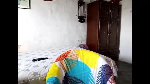 Lia online show from February 5, 2026, 7:51 pm