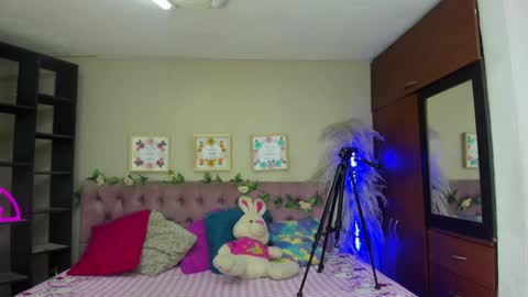 Snapshot of lia_keen chatting on February 3, 2025, 8:24 pm lia online show from February 3, 2025, 8:24 pm