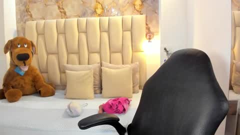 lia_mariana online show from December 3, 2025, 7:01 pm