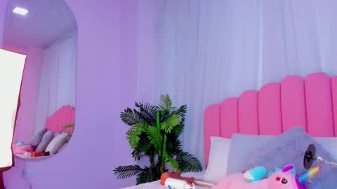 Snapshot of lia_queen18 chatting on November 5, 2025, 11:10 am lia_queen18 online show from November 5, 2025, 11:10 am