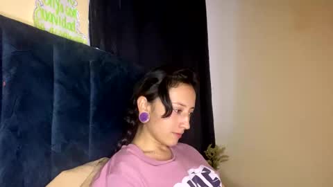 Snapshot of lia_queen610 chatting on February 16, 2026, 11:01 pm Little Queen Lia online show from February 16, 2026, 11:01 pm