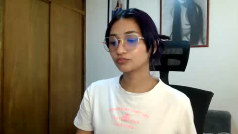 lia_sexycam online show from June 15, 2026, 6:32 pm