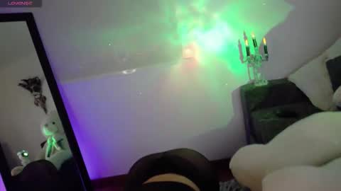 Snapshot of lia_tinez chatting on October 17, 2025, 12:25 am Lia online show from October 17, 2025, 12:25 am