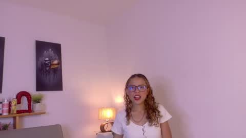 Snapshot of lia_valmont_18 chatting on May 1, 2026, 6:34 pm Juliana online show from May 1, 2026, 6:34 pm