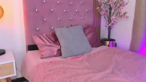 liaa_queen online show from April 21, 2026, 6:44 pm