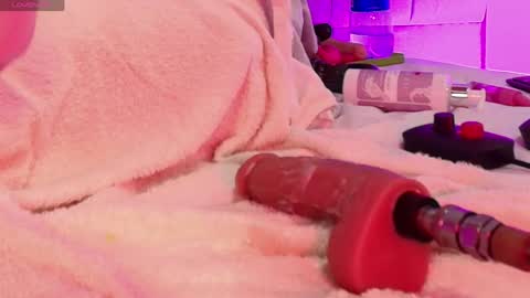 Liaa online show from April 30, 2026, 8:57 pm