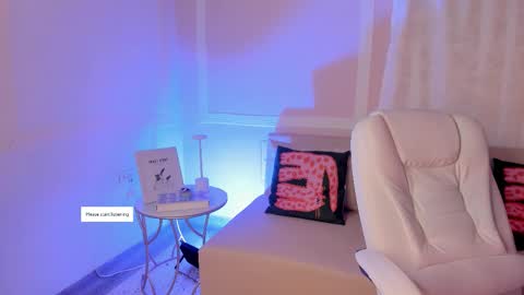 Lia online show from February 12, 2026, 12:11 pm