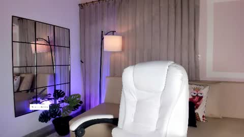 Snapshot of liaamoon_ chatting on July 29, 2026, 12:25 pm Lia online show from July 29, 2026, 12:25 pm