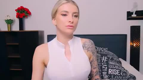 Snapshot of liabeninix chatting on February 16, 2026, 9:27 am Lia online show from February 16, 2026, 9:27 am