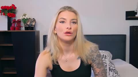 Snapshot of liabeninix chatting on March 19, 2026, 1:37 pm Lia online show from March 19, 2026, 1:37 pm