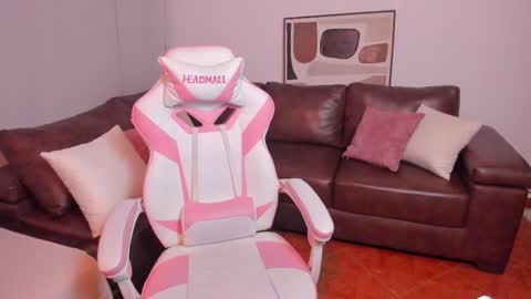 Liah online show from February 10, 2026, 7:18 pm