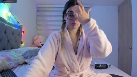 Snapshot of liahkimi chatting on February 19, 2025, 6:11 am Lia online show from February 19, 2025, 6:11 am