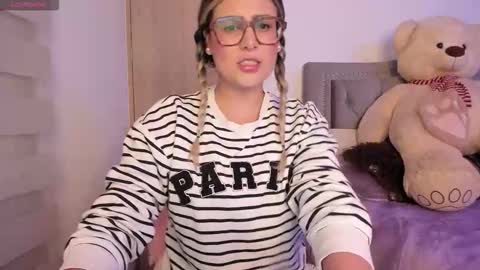 Lia  online show from December 18, 2025, 2:06 am