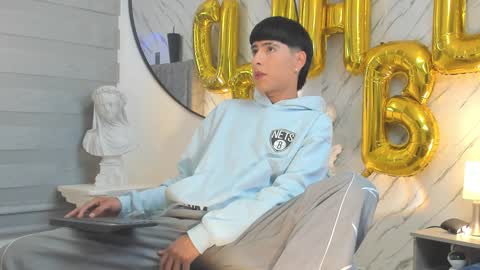 Liam online show from February 5, 2025, 5:52 am