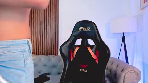 Liam Collins online show from November 14, 2025, 11:53 am