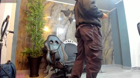 LIAM KLEIN online show from February 17, 2025, 11:34 am