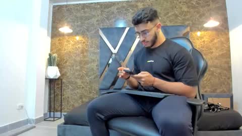 LIAM KLEIN online show from September 15, 2025, 11:32 am